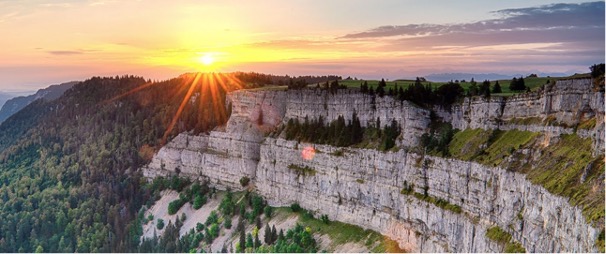 A sv&aacute;jci term&eacute;szet amfite&aacute;truma